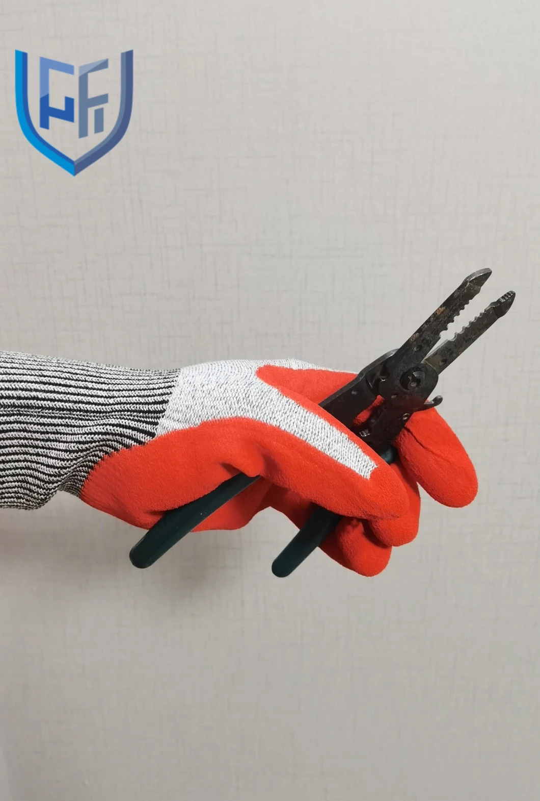 High Quality 13 Gauge Hppe Cut Resistant Palm Coating Nitrile Sandy Safety Work Hand Gloves